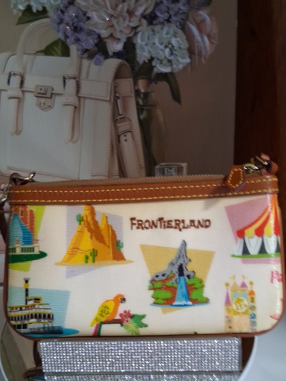 Dooney/Disney Cream & Brown Wristlet ,Hard To Find Like New - Picture 3 of 7
